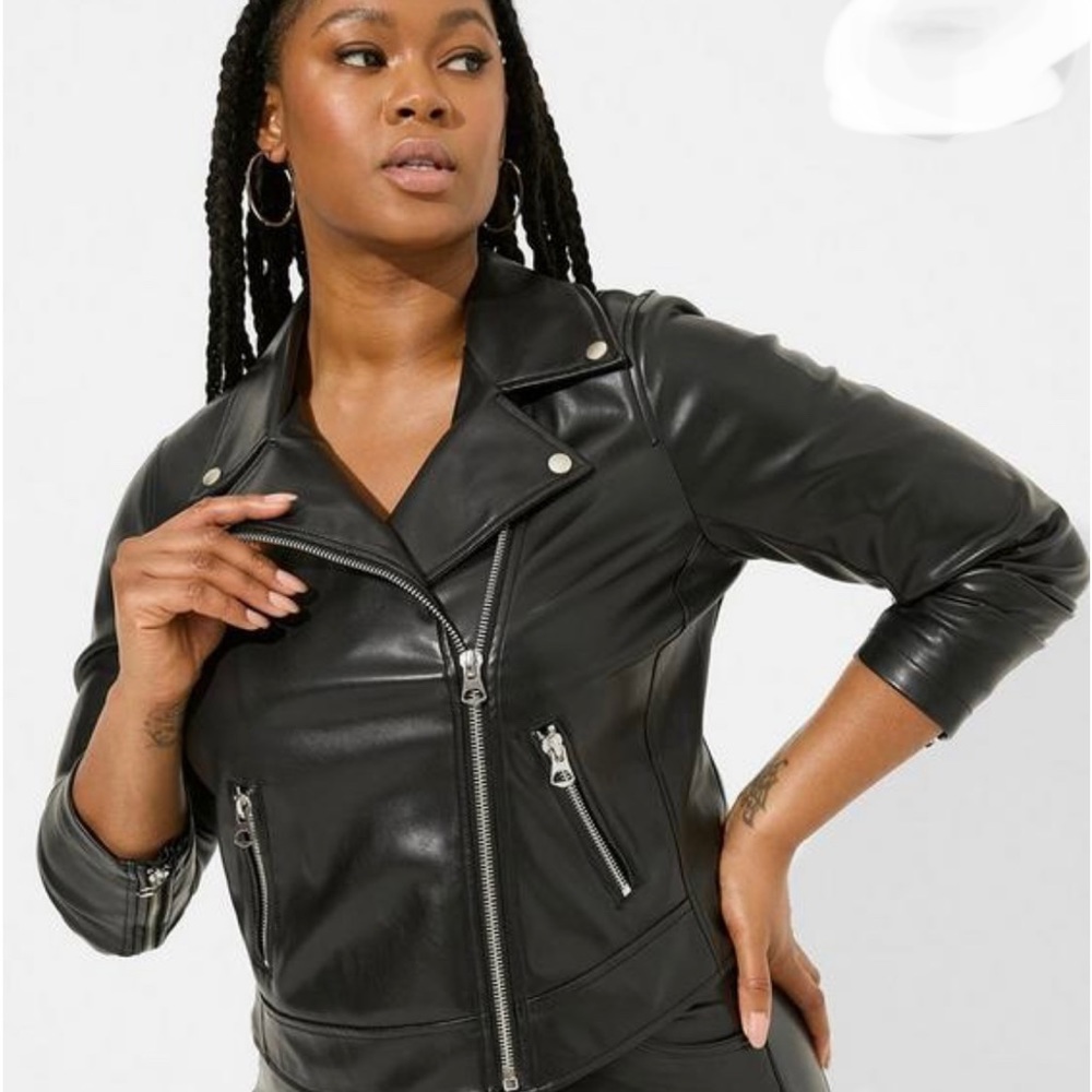 🆕 Torrid black faux leather asymmetrical moto jacket size 3 = 3X = 22/24